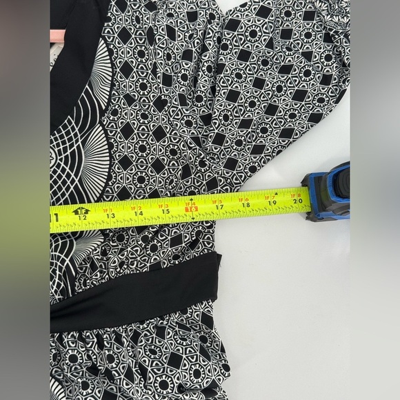 ECI New York Women's Dress Black/White Geometric Print Tie Back - Picture 7 of 10